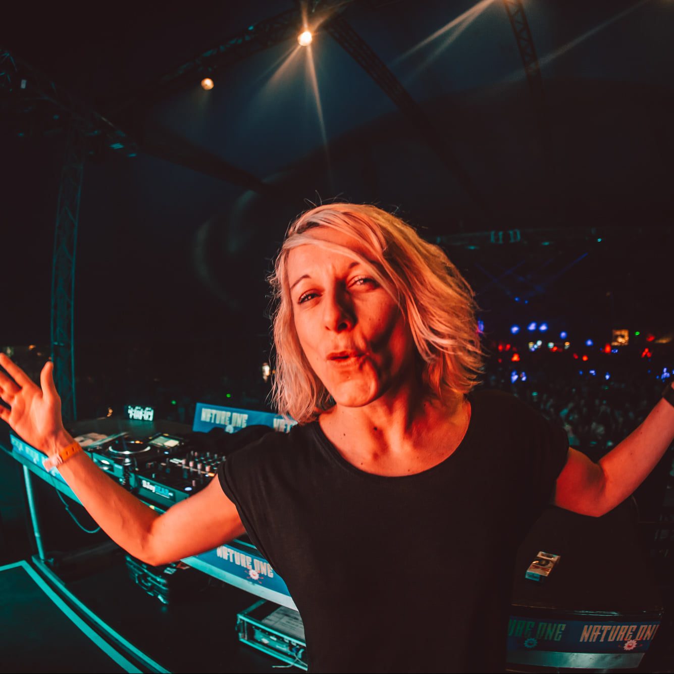 Techno DJ Mix: Klaudia Gawlas At DOXIS Festival (Medellin)